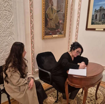 Əməkdar artist Aybəniz Haşımova Nizami Muzeyini ziyarət edib