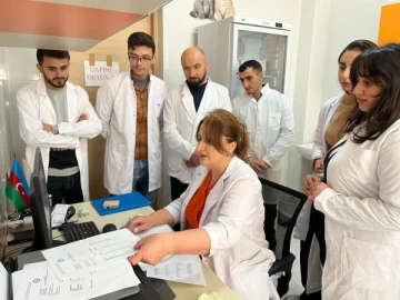 LDU tələbələri Baytarlıq Elmi-Tədqiqat İnstitutunda kliniki-təcrübə dərsləri keçirlər