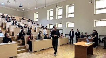 AzMİU-da tələbələrin rəqəmsal bacarıqlarının artırılması məqsədilə təlim keçirilib