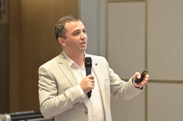 “Doktoranturaya və alimlərə baxış dəyişməlidir” – Elçin Hüseynov