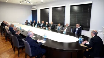 Emin Əmrullayev yüksək dövlət təltiflərinə layiq görülmüş bir qrup alimlə görüşüb