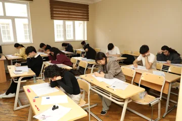 Tam orta təhsil səviyyəsi üzrə buraxılış imtahanı keçirilib
