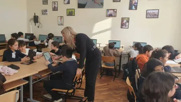 “İngilis dilinin tədrisində “Ewa” proqramının dəstəyi” layihəsində məşğələlər davam edir