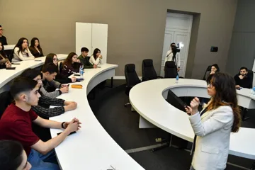 ADNSU-da effektiv kommunikasiya ilə bağlı təlim keçirilib