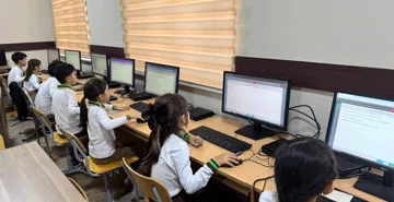 Paytaxt üzrə “Rəqəmsal bacarıqlar” layihəsi tətbiq olunan məktəblərin sayı açıqlandı