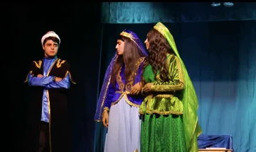 Azyaşlı aktyorlar: Gəncə məktəbliləri teatr səhnəsində