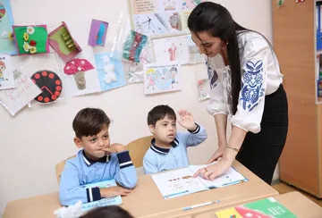 İnklüziv təhsilin təşkil olunduğu məktəblərin sayı 69-a çatdırılıb