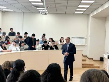 Baş Prokurorluğun idarə rəisi Qarabağ Universitetinin tələbələri ilə görüşüb